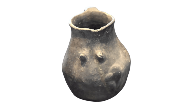 Krug mit Brustpaar Neolithikum